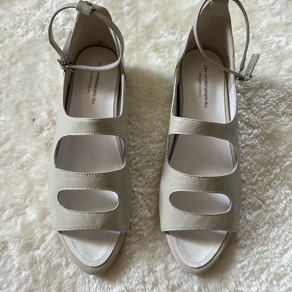 Elegant Cream Women's Sandals